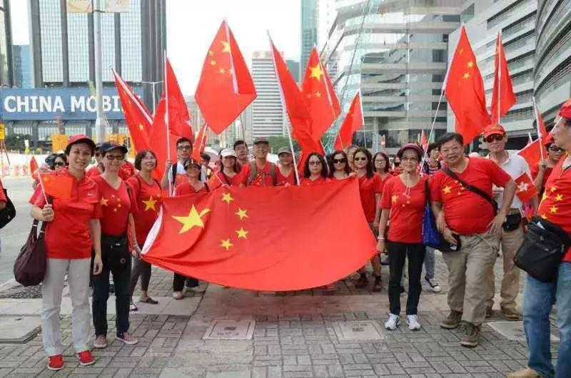 听取“金点子” 现场频回应